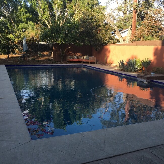 Building Photo - 5650 Rhodes Ave