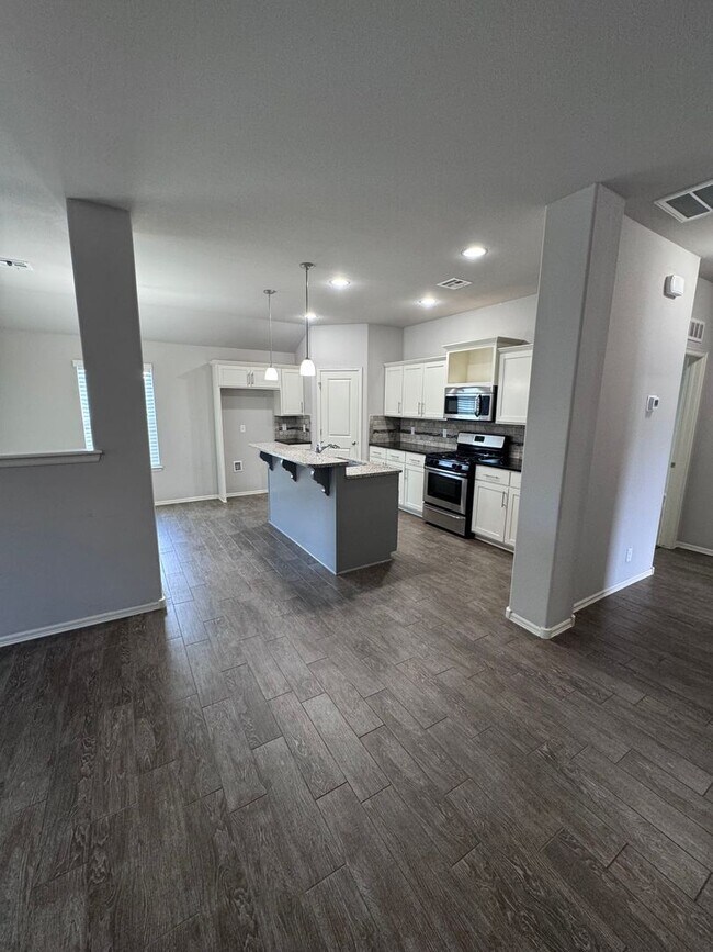 Building Photo - Lovely Southern Reserve 3 Bed 2 Bath - Jen...
