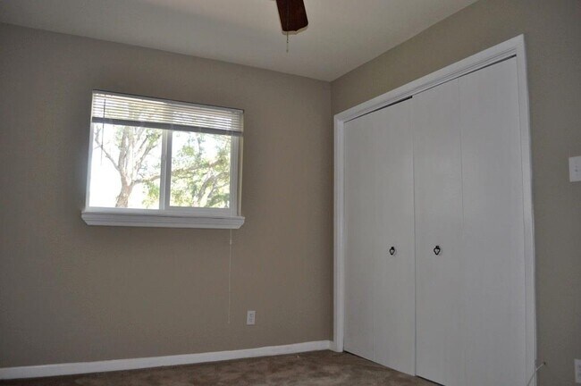 Building Photo - 3619 Summit Bend