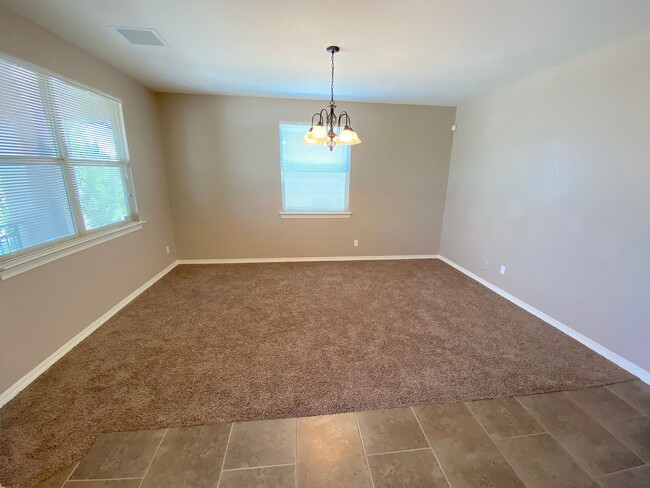 Building Photo - East El Paso LARGE 4 bed Refrig A/C!