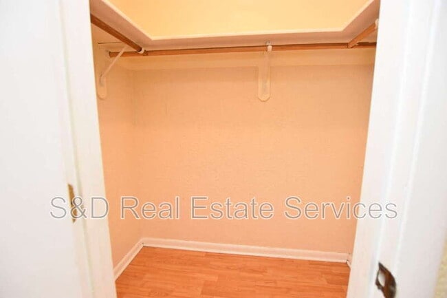 Building Photo - 1715 High Point Dr