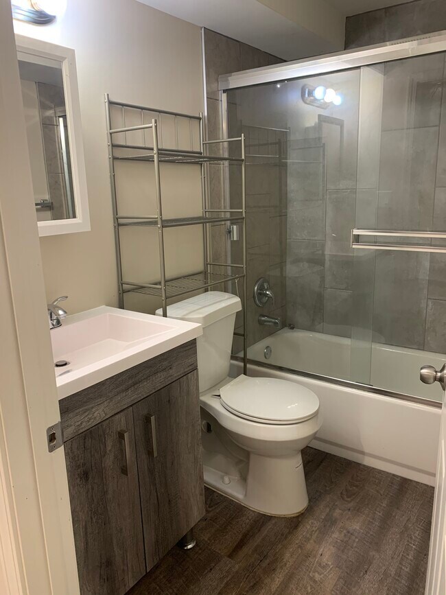 Building Photo - PINE GROVE MANOR