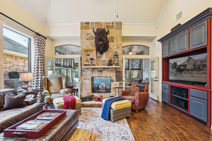 Open living area to sunroom and kitchen - 5925 Pedernales Rdg