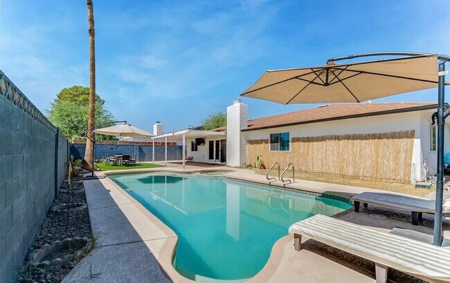 Building Photo - 4765 Monterrey Ave