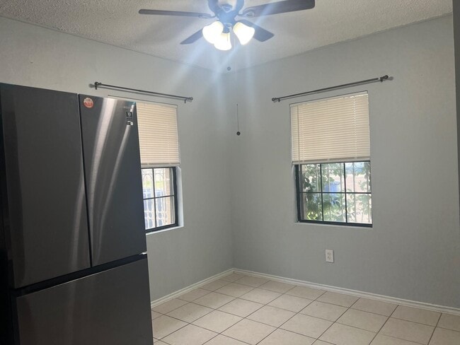 Building Photo - 1616 Jacaranda Ct