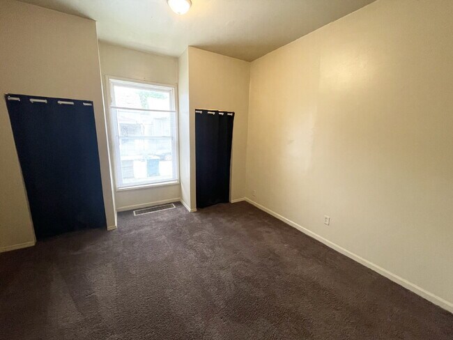 Building Photo - Near Southside 2BR/1.5BA House!