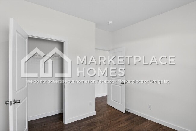 Building Photo - 3220 Highline Dr