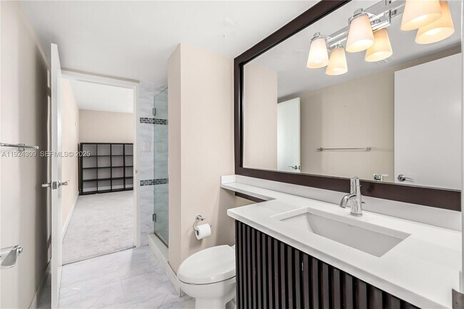 Building Photo - 9225 Collins Ave