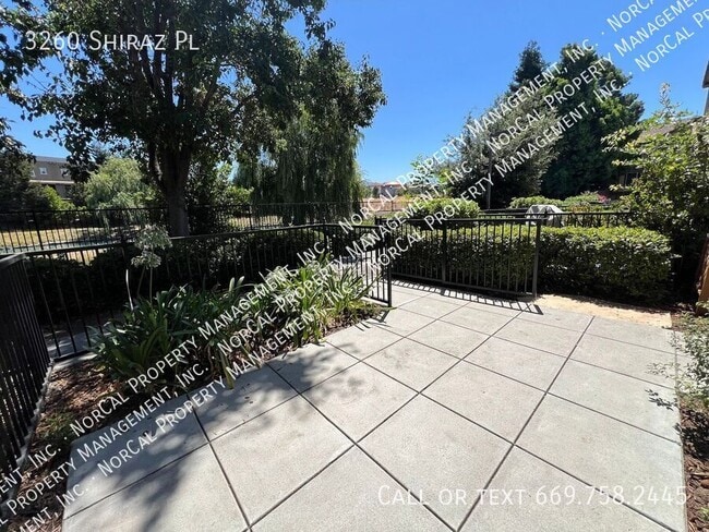 Building Photo - 3260 Shiraz Pl