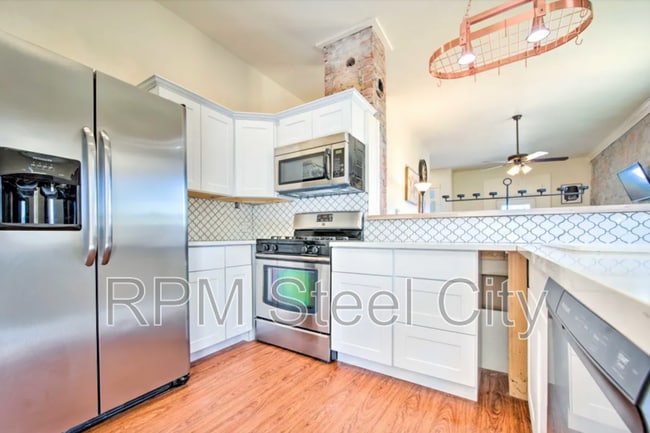 Building Photo - 706 Wilson Ave