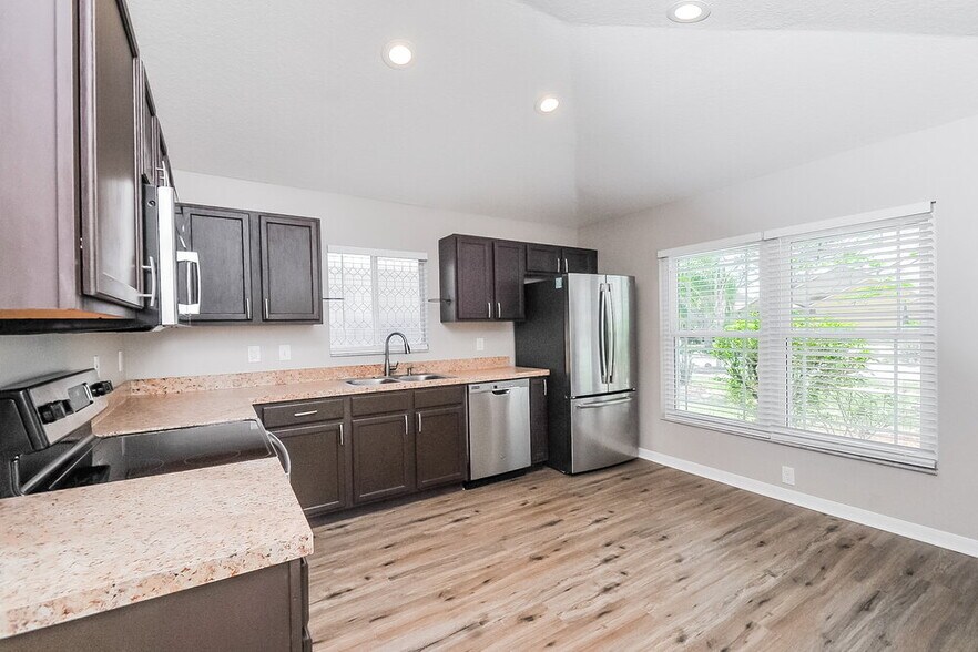 Building Photo - 12724 Lake Vista Dr