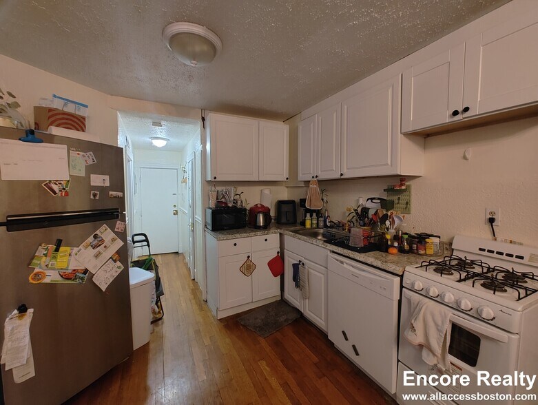 Building Photo - 93 West Cedar St