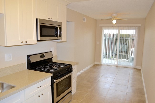 Building Photo - 15551 Boleyn Cir