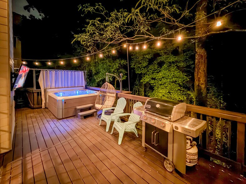 Building Photo - 1106 Glenrose Dr SE