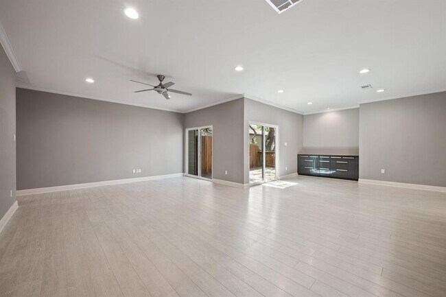 Building Photo - 5703 Eagle Cliff