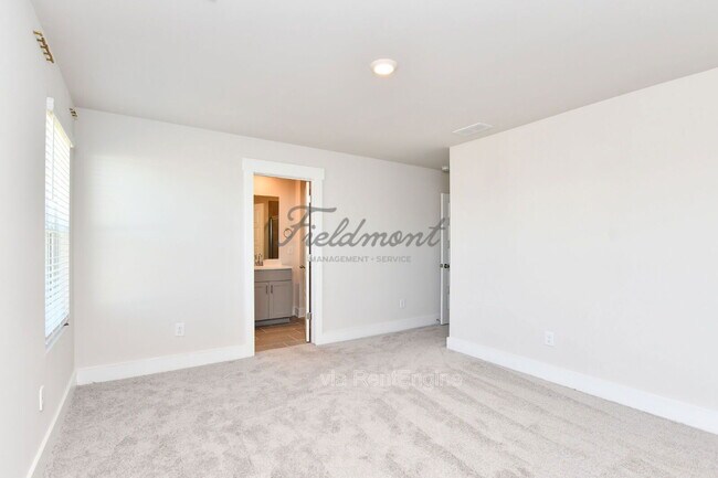 Building Photo - 429 Ellis Mill St