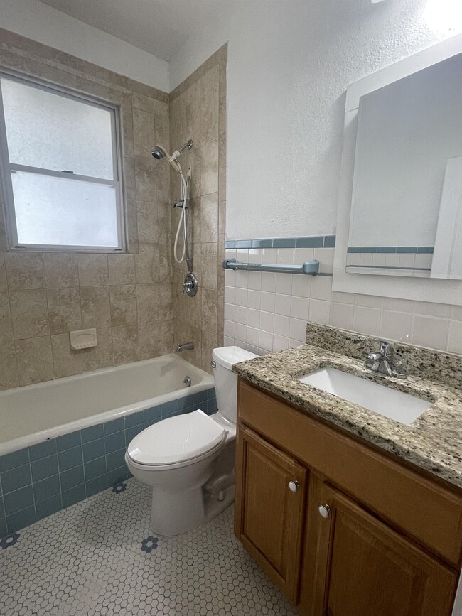 Building Photo - 2501 Oberlin Ave