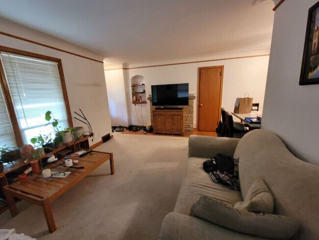 Building Photo - 3bd/2ba Mpls House with Optional 3rd Bd & ...