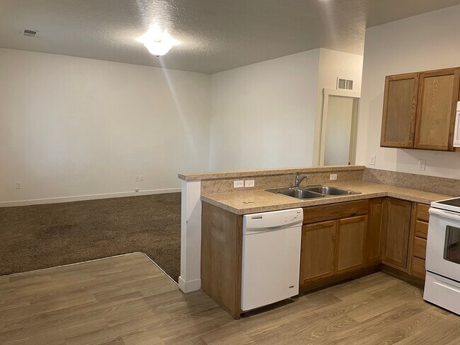 Building Photo - 214 S Dewey Ave