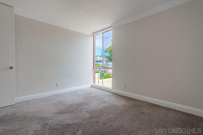 Building Photo - 6333 La Jolla Blvd