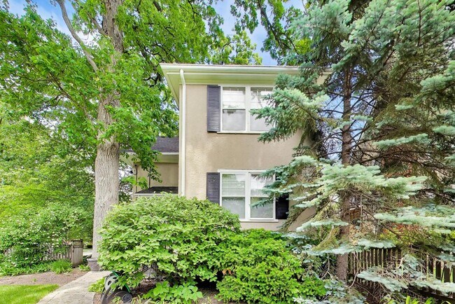 Building Photo - 2624 Thayer St