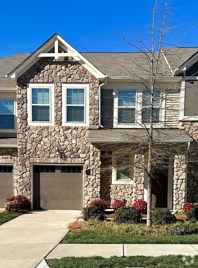 Building Photo - Spacious 3BR Townhouse in Berewick