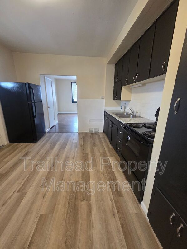 Building Photo - 3115 S Forest Ave