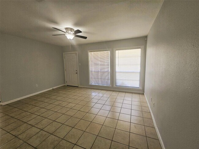 Building Photo - 118 Pompano Ave