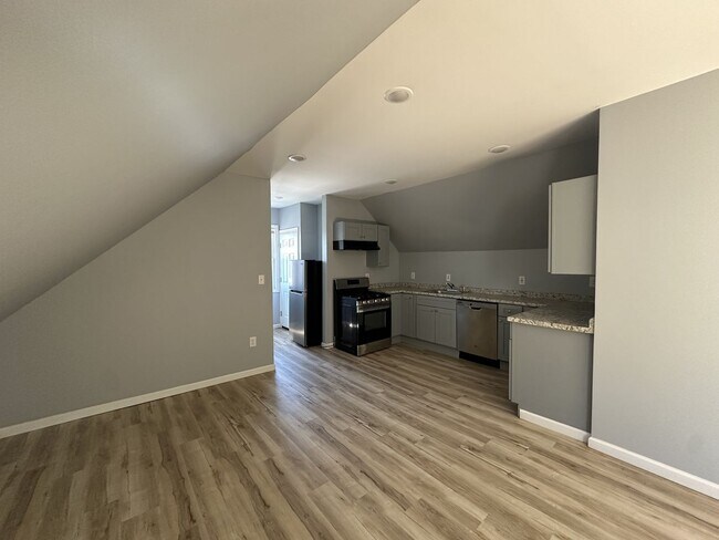 Building Photo - 212 Inslee Pl