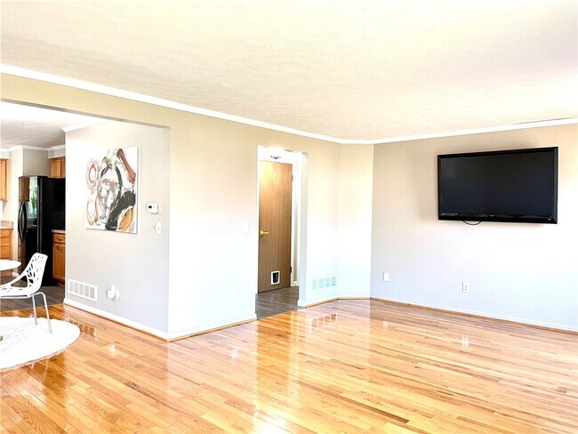 Building Photo - 742 Levelle Ct