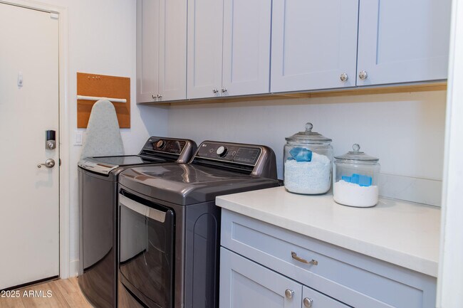 Building Photo - 2679 E Vermont Ct