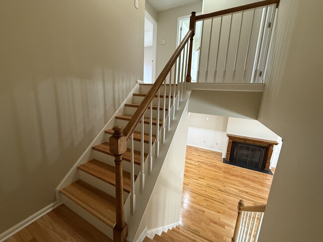 Building Photo - 45 Bristol Ct