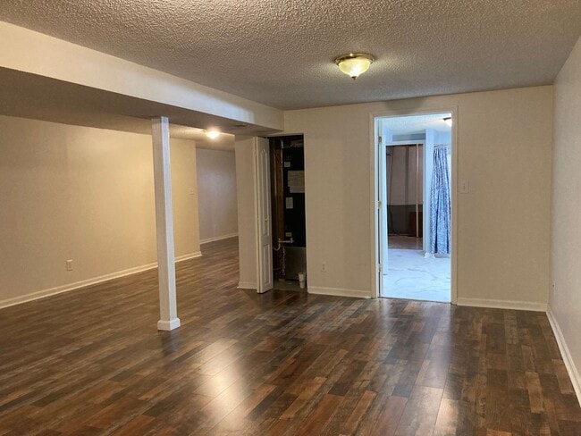 Building Photo - 1209 Williamsburg Dr