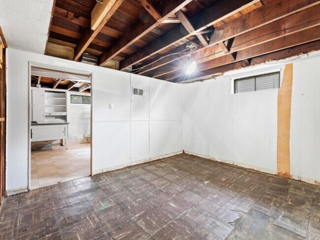 Building Photo - Beautifully Renovated 3-Bedroom, 1.5-Bath Home with Modern Kitchen & Driveway Parking in Mt. Ephr...