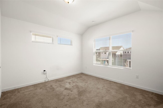 Building Photo - 15004 Ryman Rd