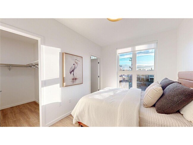 Building Photo - 4 West Dr