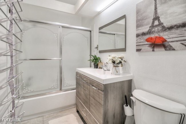 Building Photo - 37000 Meadowbrook Common