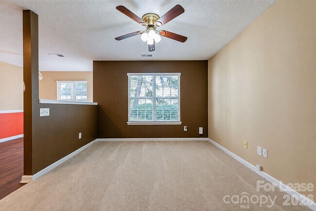 Building Photo - 10048 University Park Ln