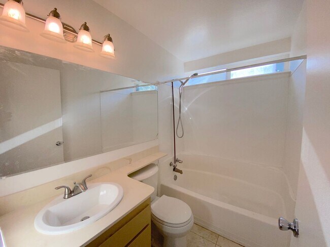 Building Photo - 843 Glen Martin Dr