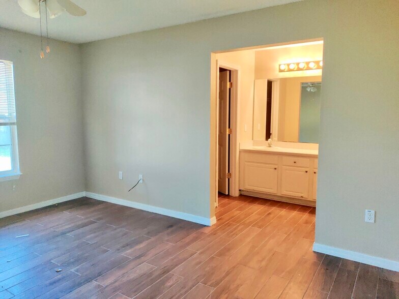 Building Photo - 921 Shenandoah Ave