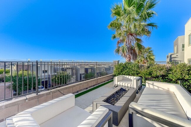 Building Photo - Distinctive Fully Furnished Estate in The Canyons!