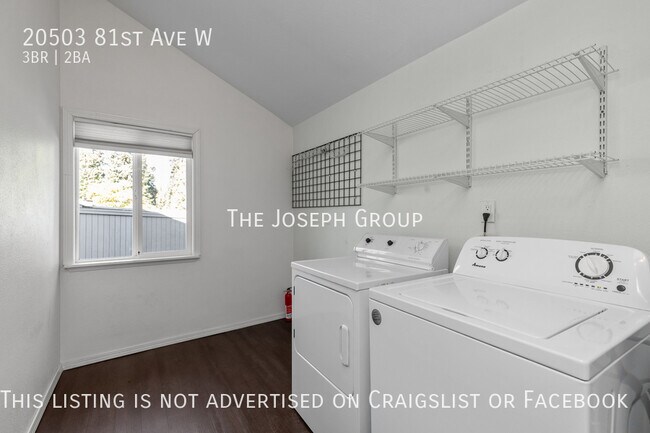 Building Photo - Open and bright 3 bed/1.75 bath in Edmonds!