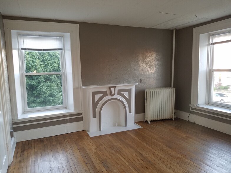 Primary Photo - 515 W Washington St