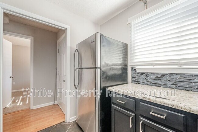 Building Photo - 2555 Stockbridge Dr