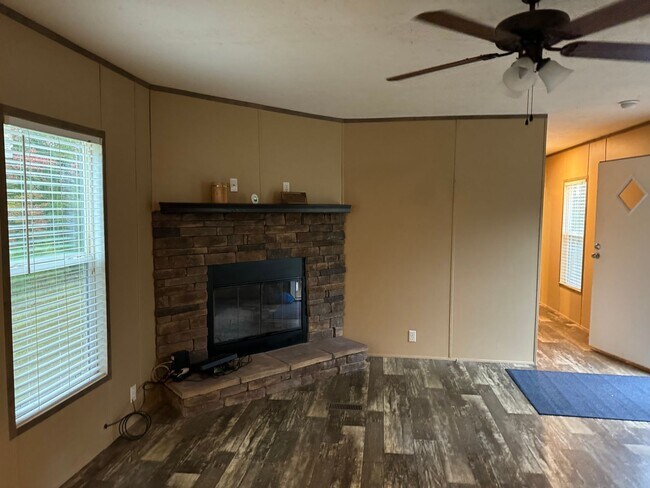Building Photo - 125 Laurel Mountain MHP Dr