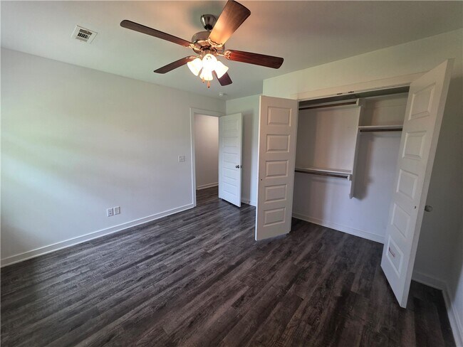 Building Photo - 637 Hidden Springs Dr