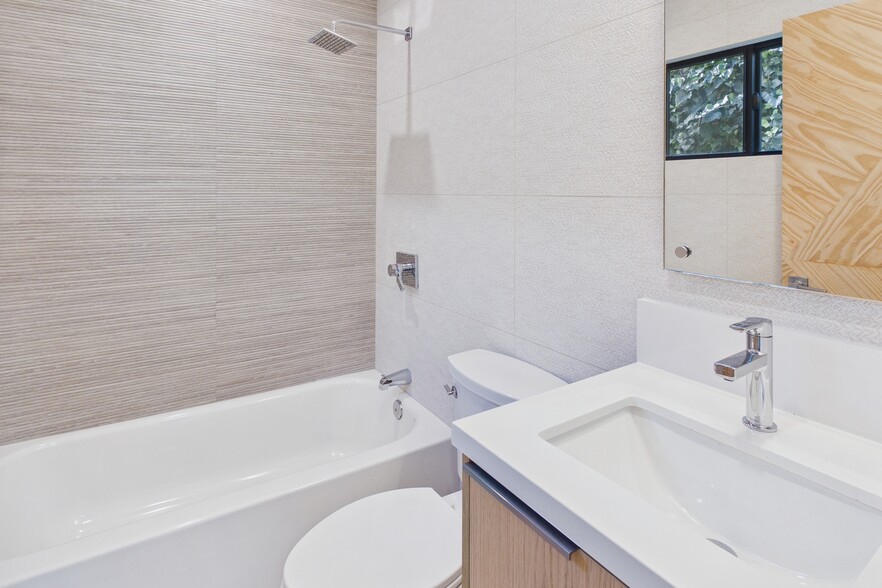 Building Photo - 2282 Whitney Ave