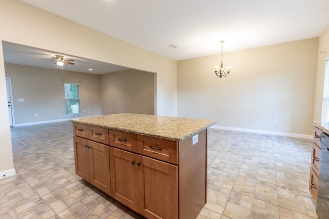 Building Photo - Available May 15!!! 3 bedroom, 2 bathroom home in Fairhope Rivermill Community