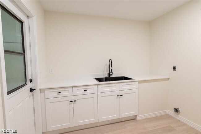 Building Photo - 15200 Sweetwater Ct