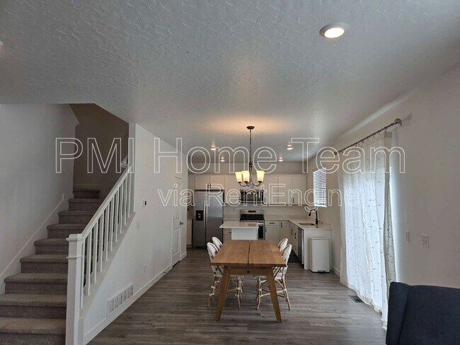 Building Photo - 831 4050 W